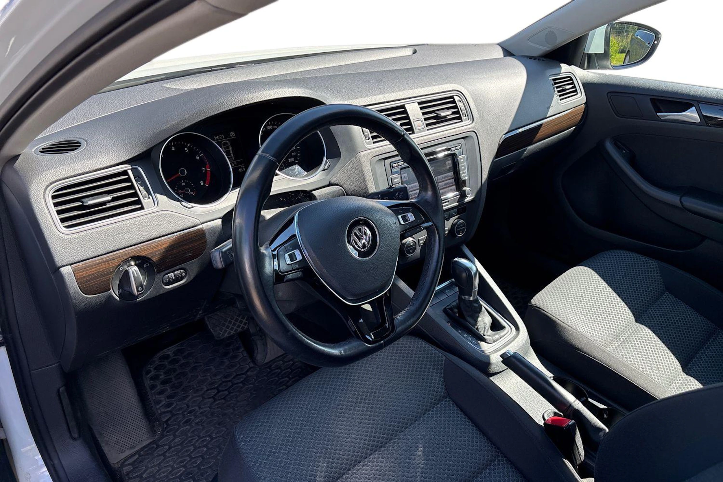 valkoinen Volkswagen Jetta 2015 kuva 3.