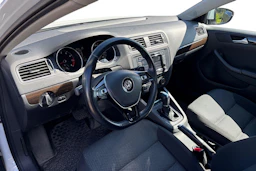 valkoinen Volkswagen Jetta 2015 kuva 3.
