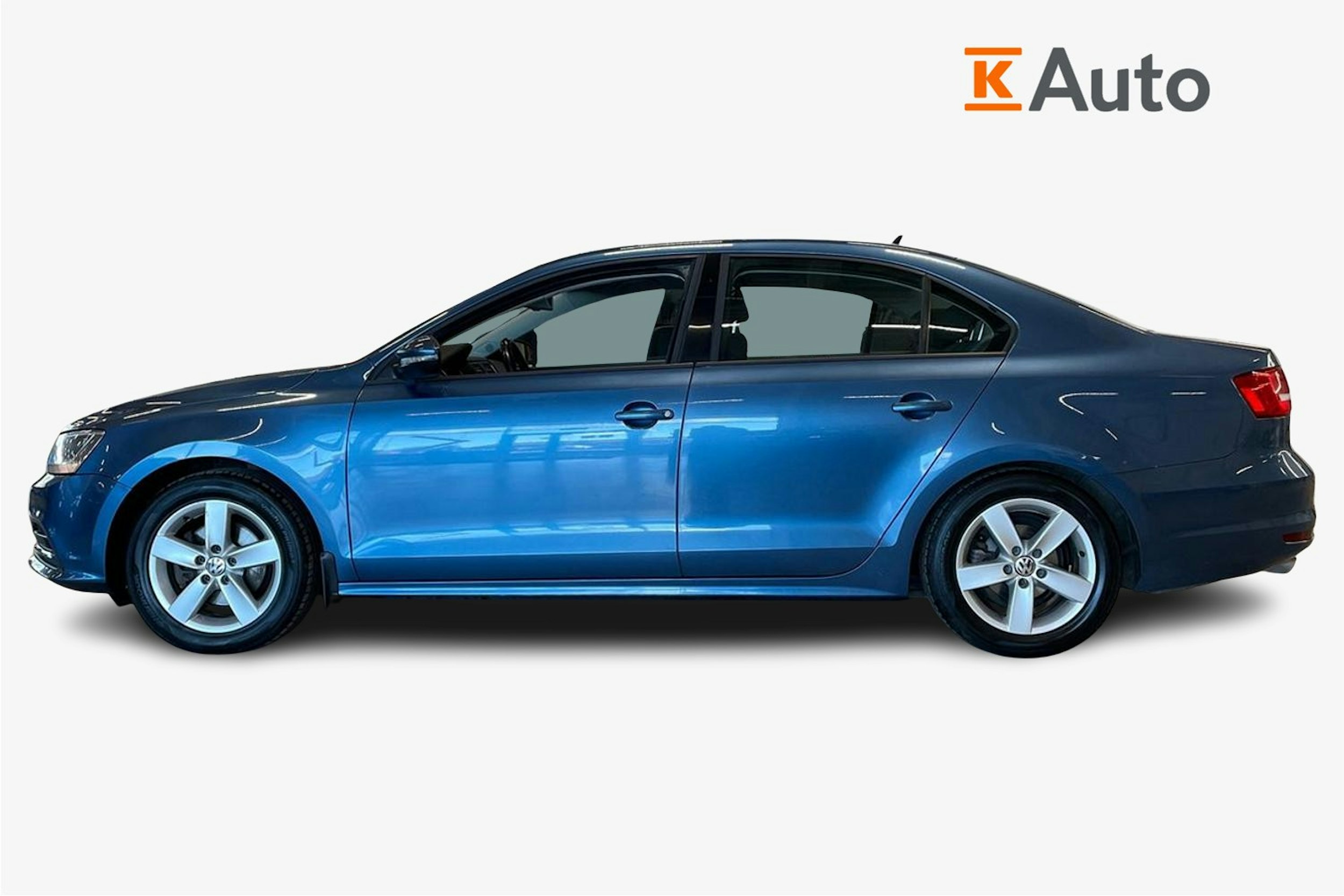 sininen Volkswagen Jetta 2015 kuva 6.