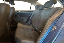 sininen Volkswagen Jetta 2015 kuva 10.
