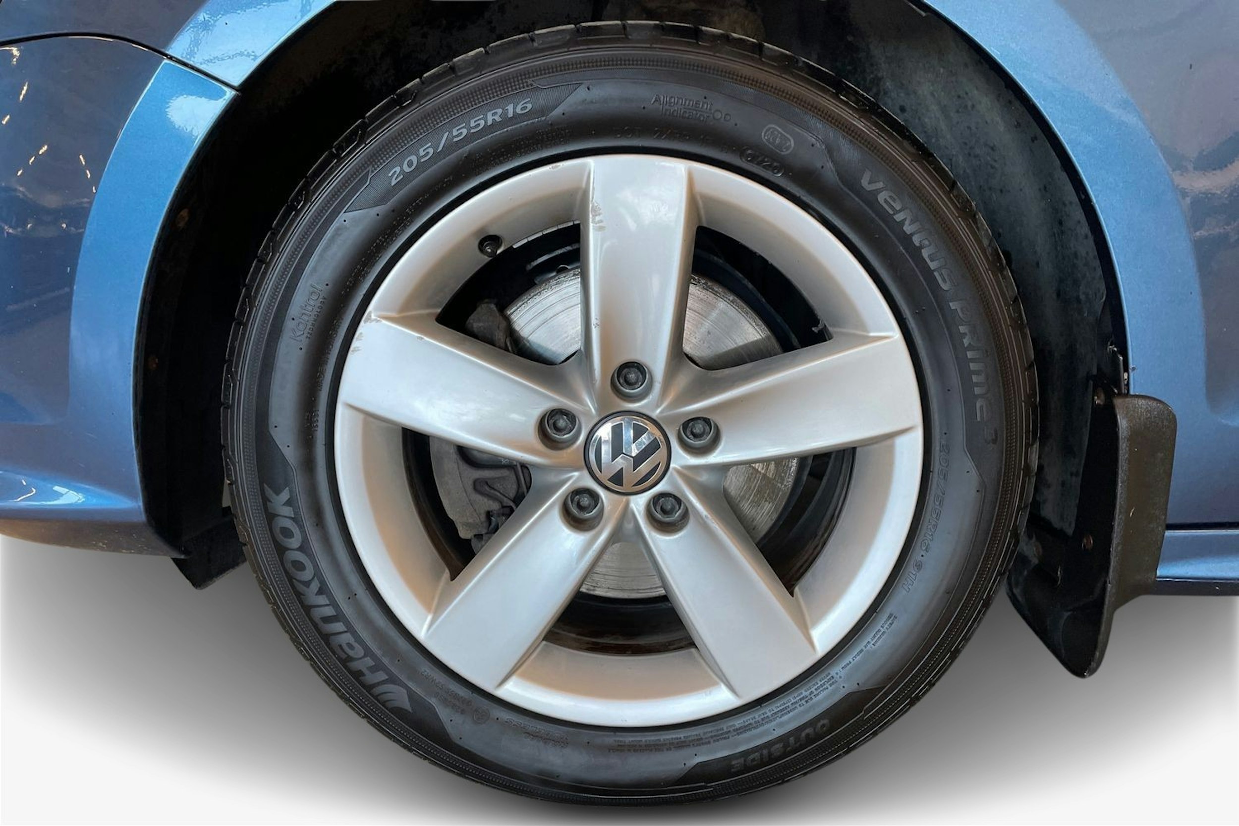 sininen Volkswagen Jetta 2015 kuva 11.