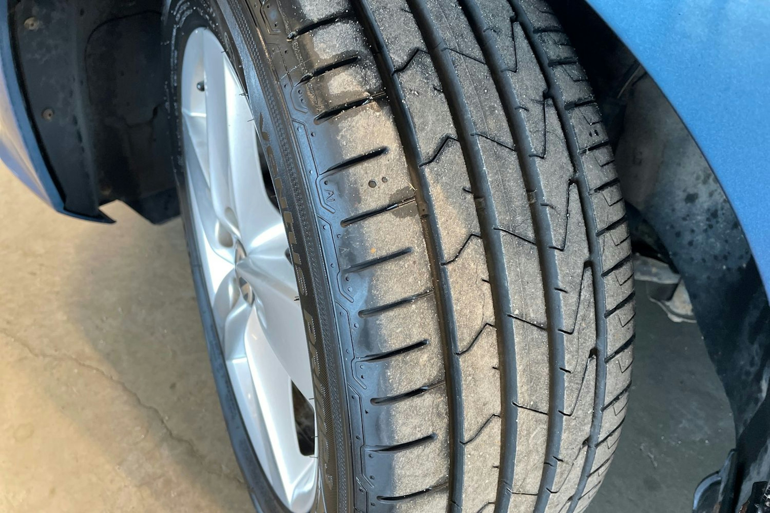 sininen Volkswagen Jetta 2015 kuva 13.