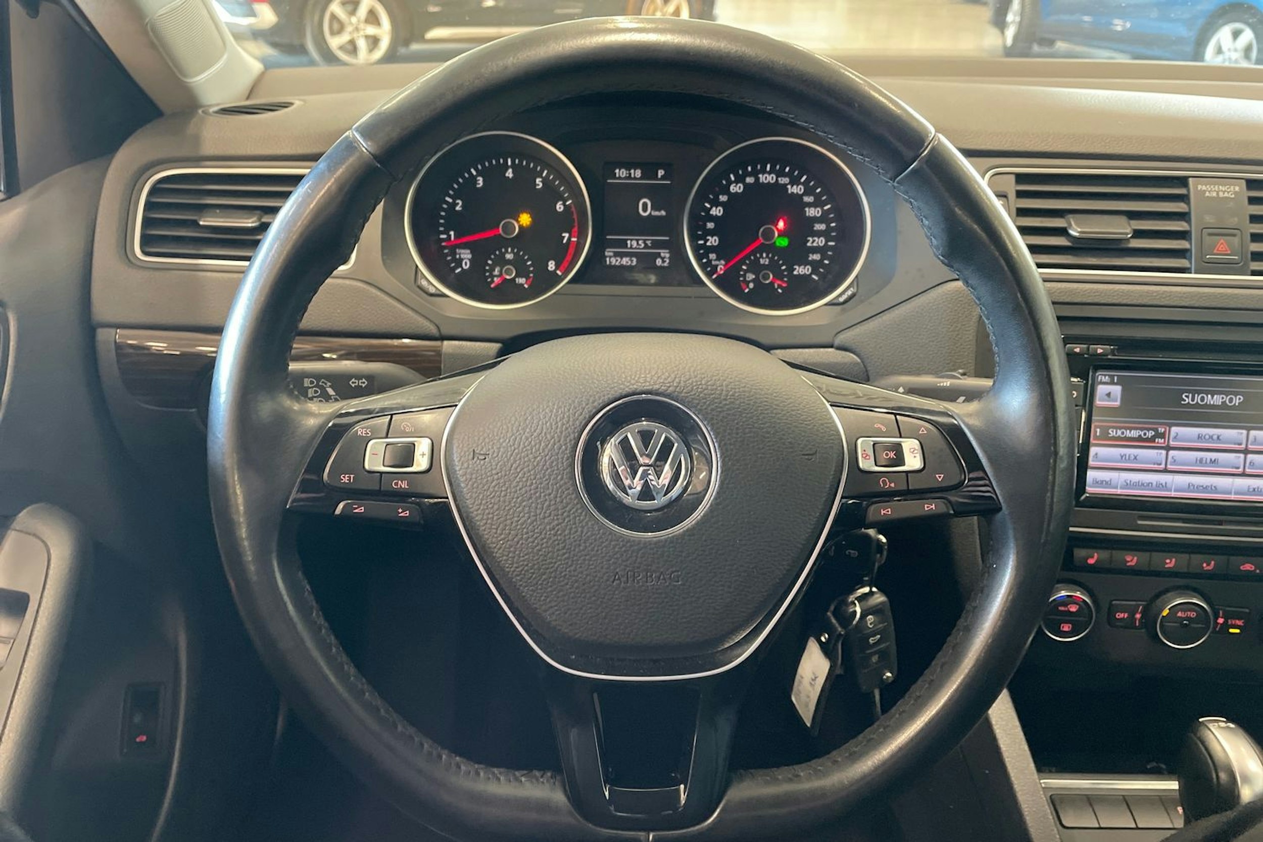 sininen Volkswagen Jetta 2015 kuva 15.