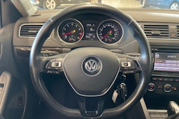 sininen Volkswagen Jetta 2015 kuva 15.