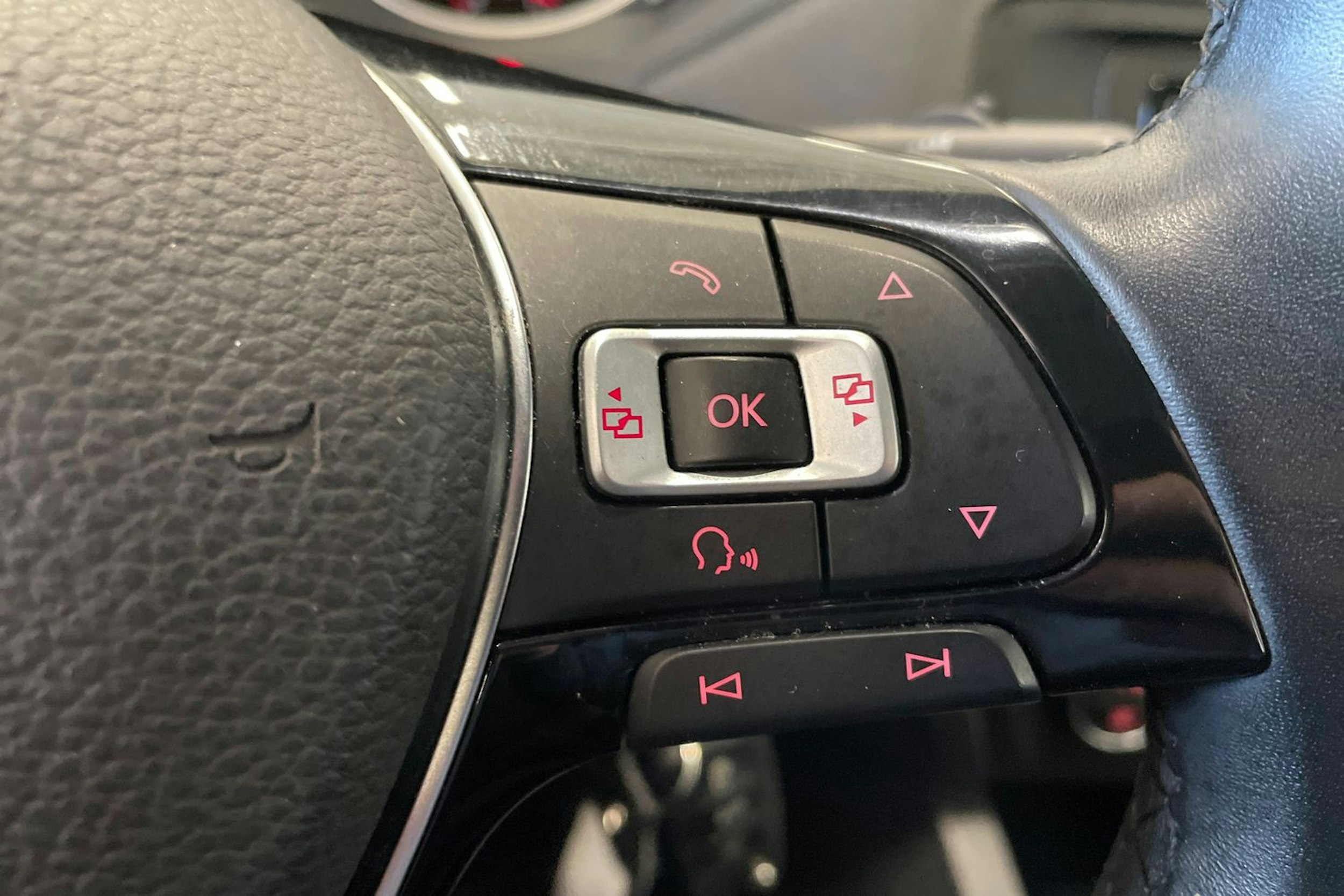 sininen Volkswagen Jetta 2015 kuva 16.