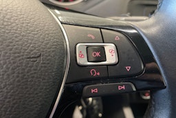 sininen Volkswagen Jetta 2015 kuva 16.