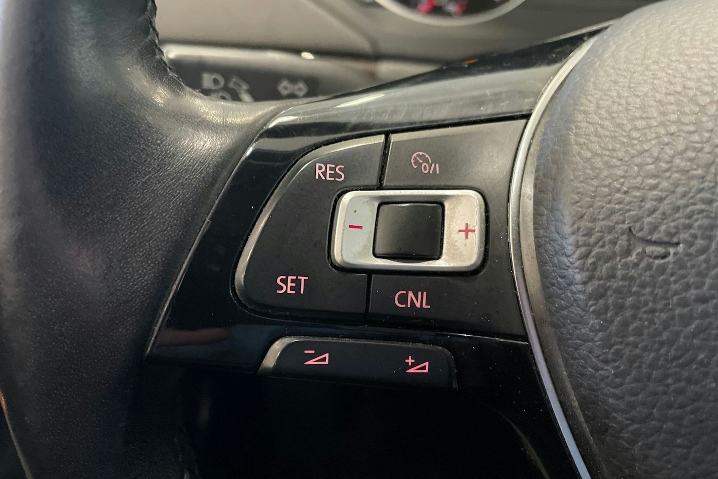 sininen Volkswagen Jetta 2015 kuva 17.