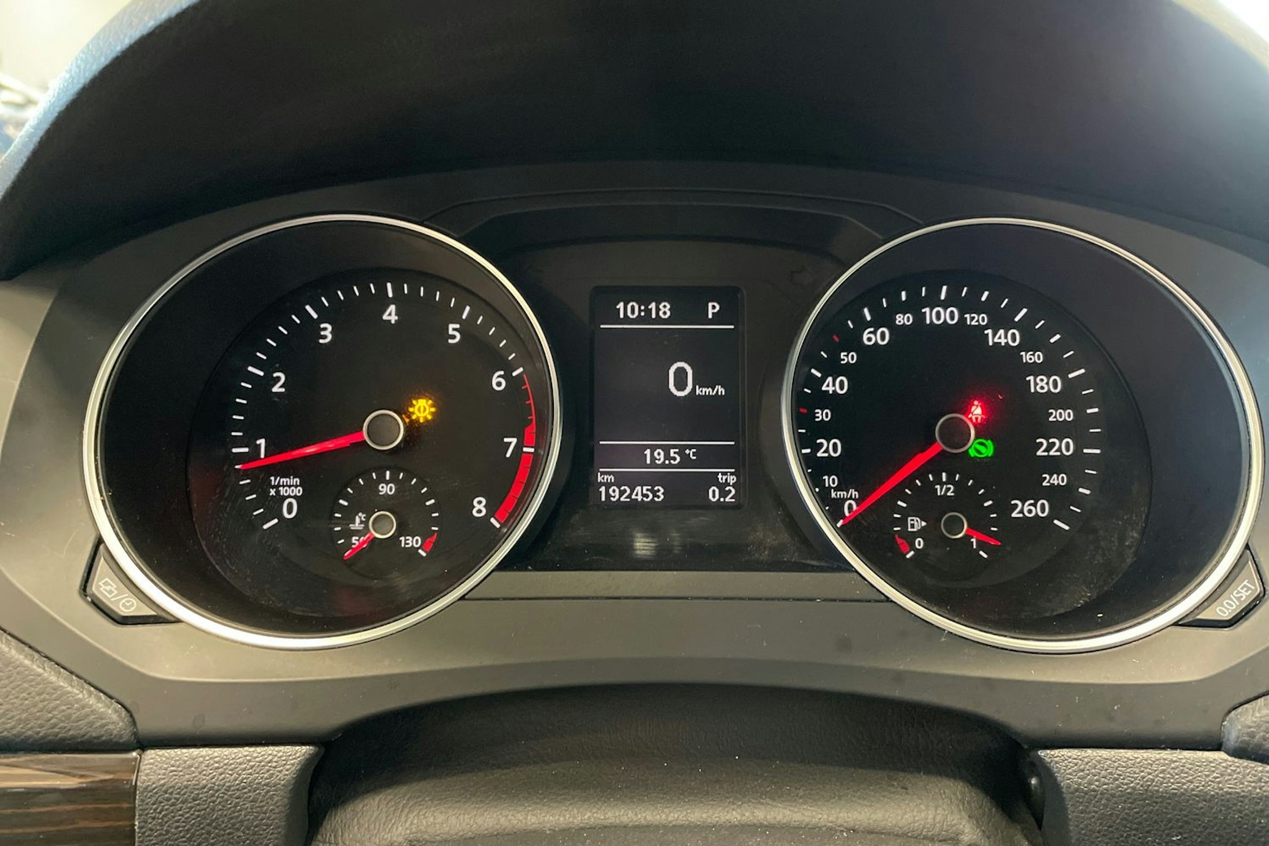 sininen Volkswagen Jetta 2015 kuva 18.