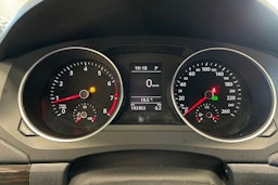 sininen Volkswagen Jetta 2015 kuva 18.