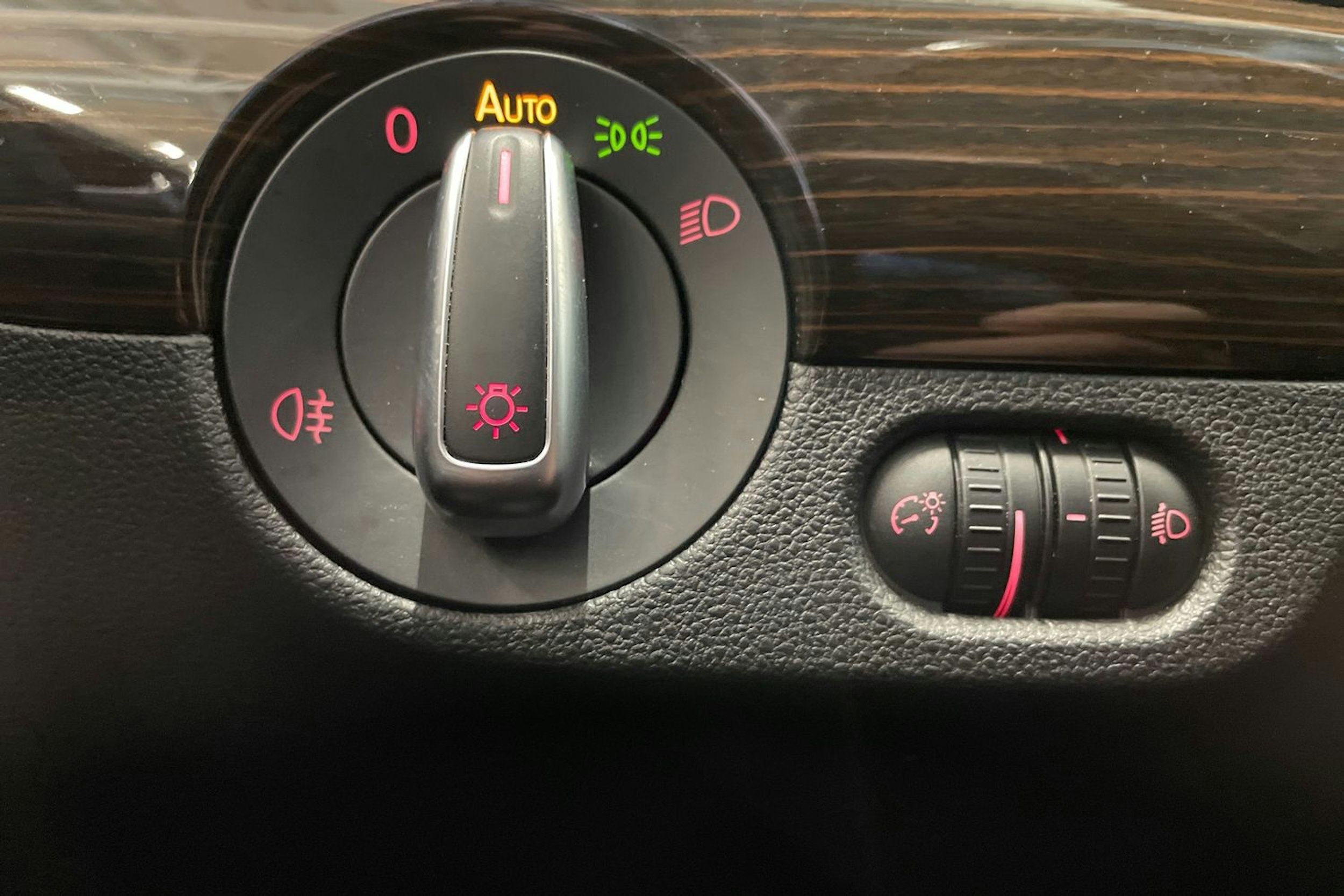 sininen Volkswagen Jetta 2015 kuva 19.
