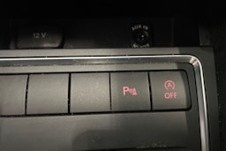 sininen Volkswagen Jetta 2015 kuva 23.