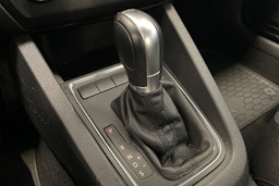 sininen Volkswagen Jetta 2015 kuva 24.