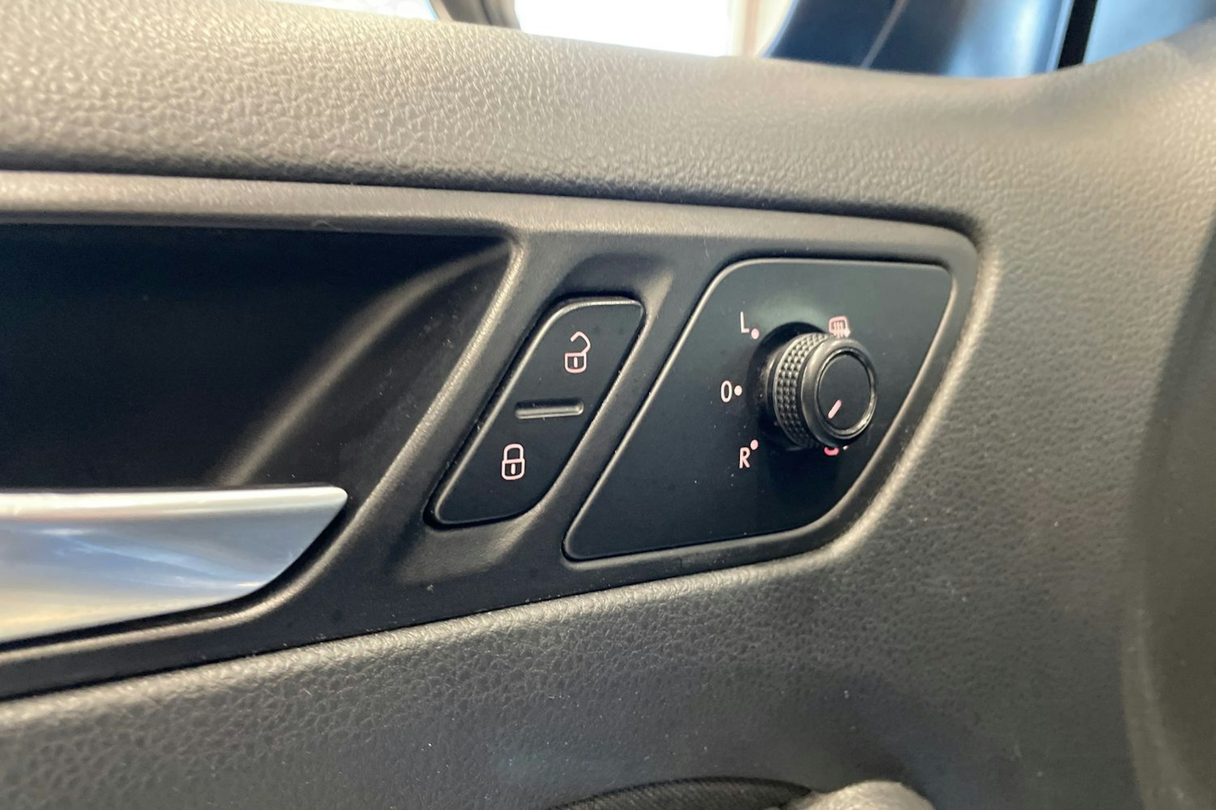 sininen Volkswagen Jetta 2015 kuva 27.