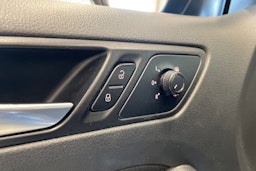 sininen Volkswagen Jetta 2015 kuva 27.