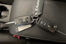 sininen Volkswagen Jetta 2015 kuva 28.
