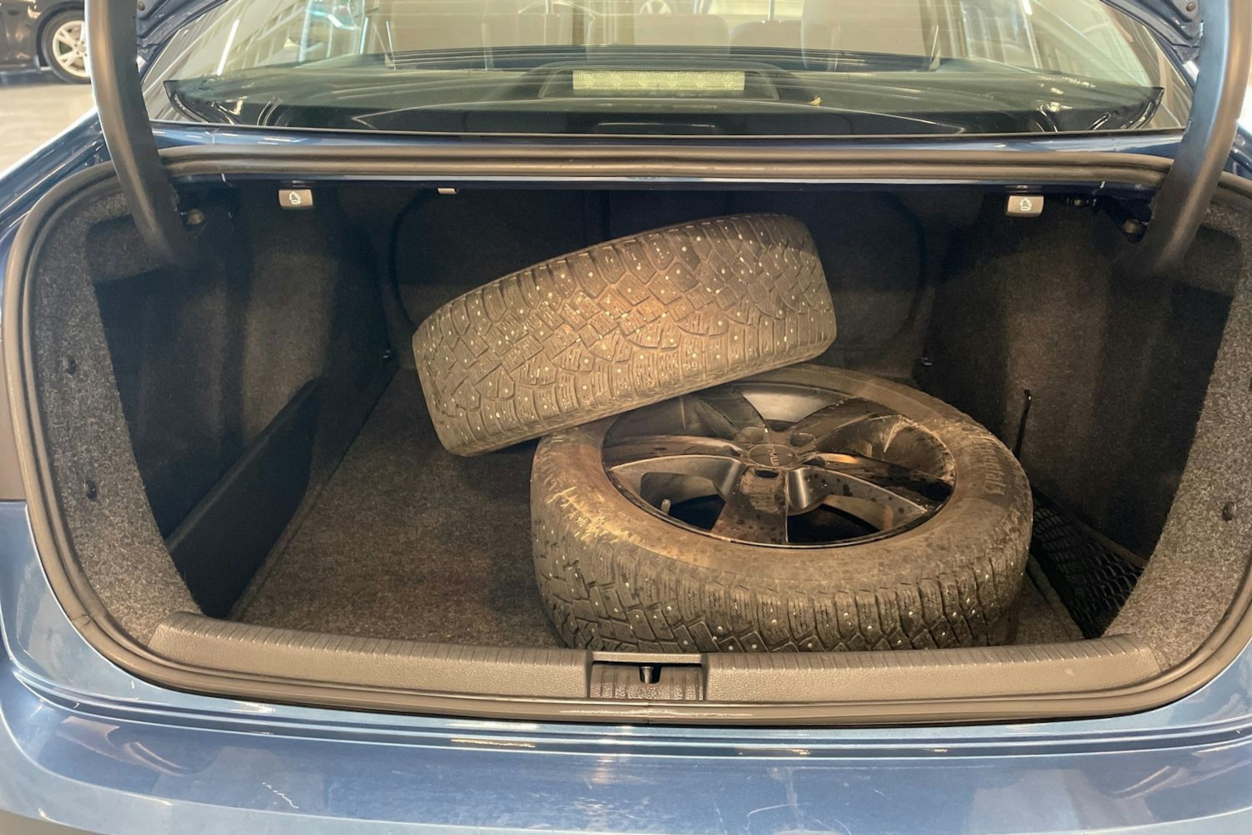 sininen Volkswagen Jetta 2015 kuva 29.