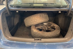 sininen Volkswagen Jetta 2015 kuva 29.