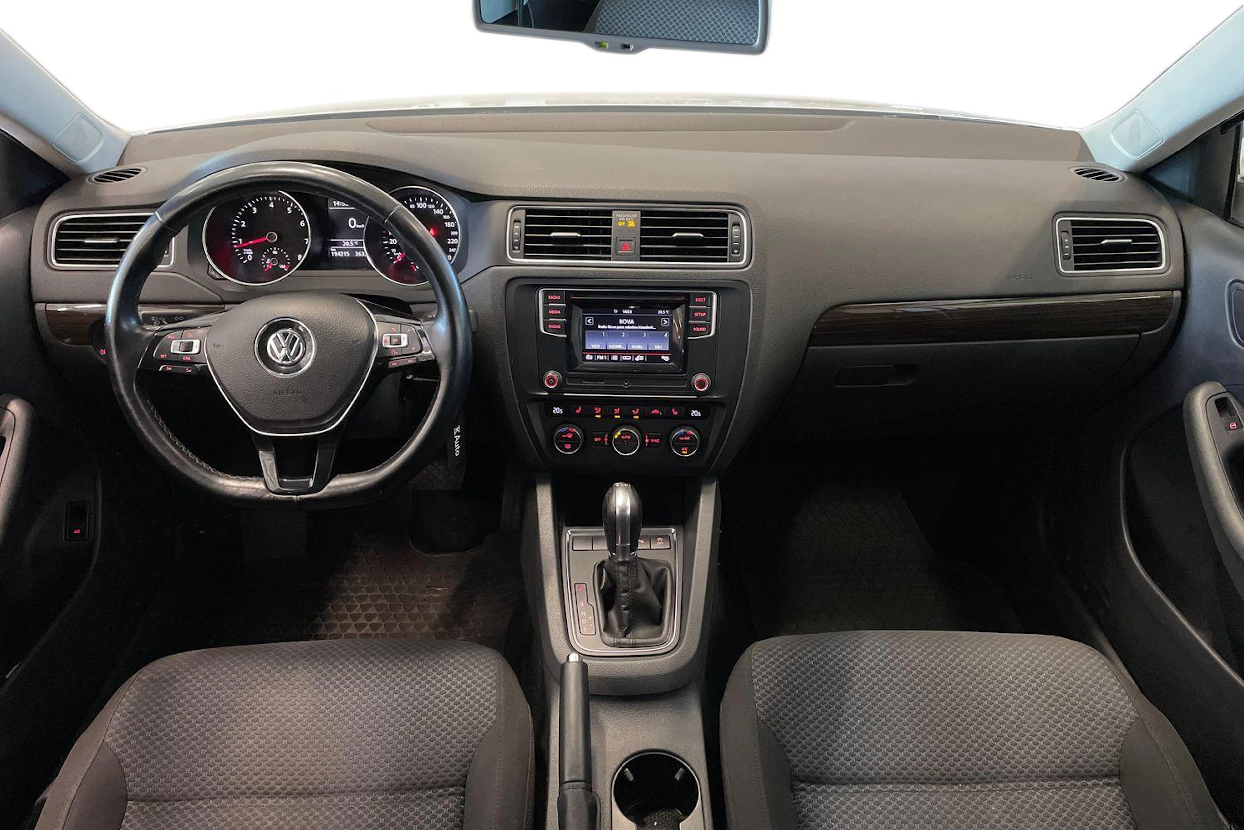 valkoinen Volkswagen Jetta 2016 kuva 7.
