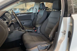 valkoinen Volkswagen Jetta 2016 kuva 11.