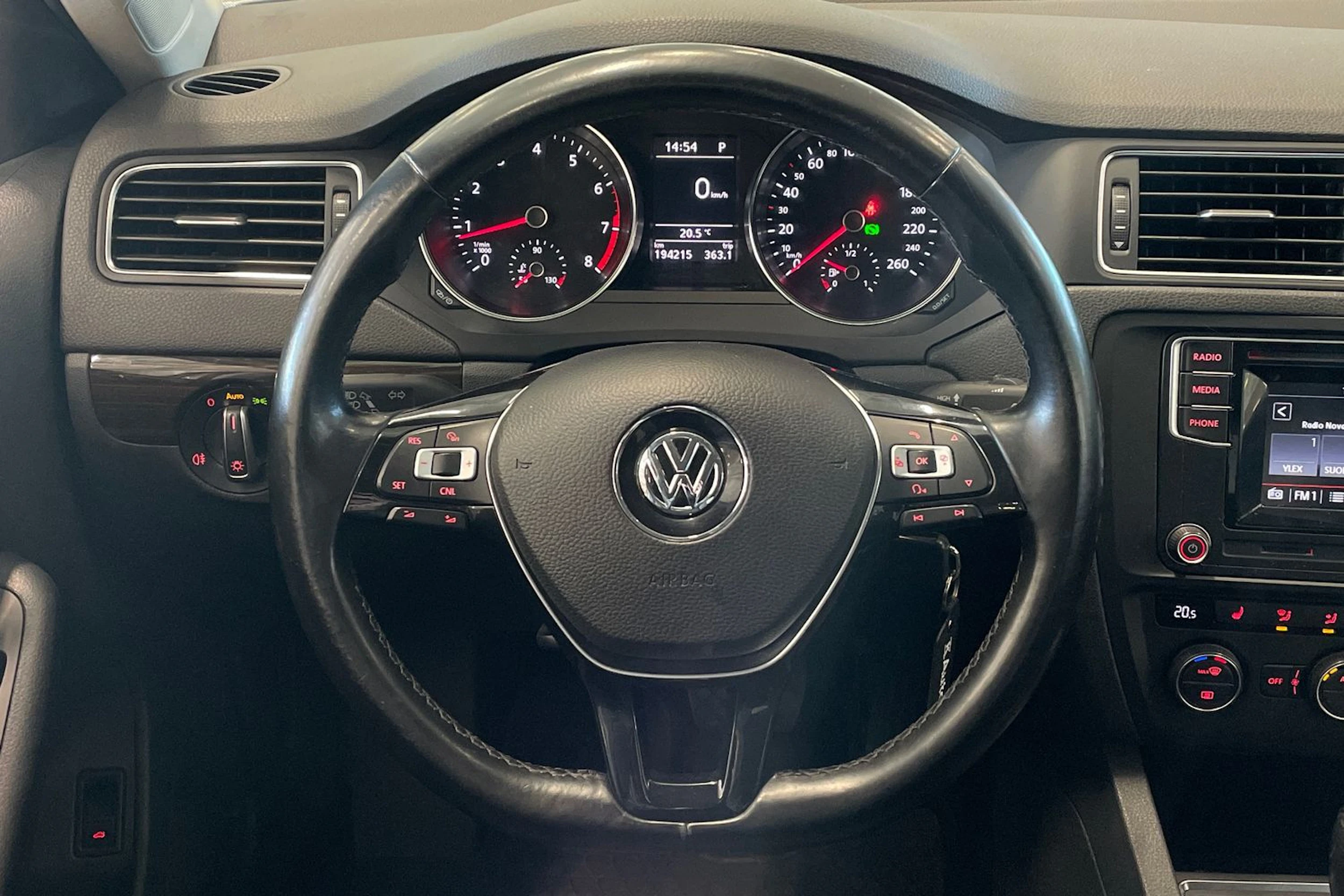 valkoinen Volkswagen Jetta 2016 kuva 12.