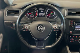 valkoinen Volkswagen Jetta 2016 kuva 12.