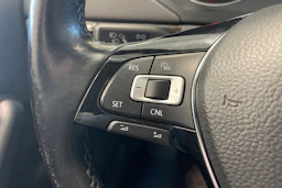 valkoinen Volkswagen Jetta 2016 kuva 14.