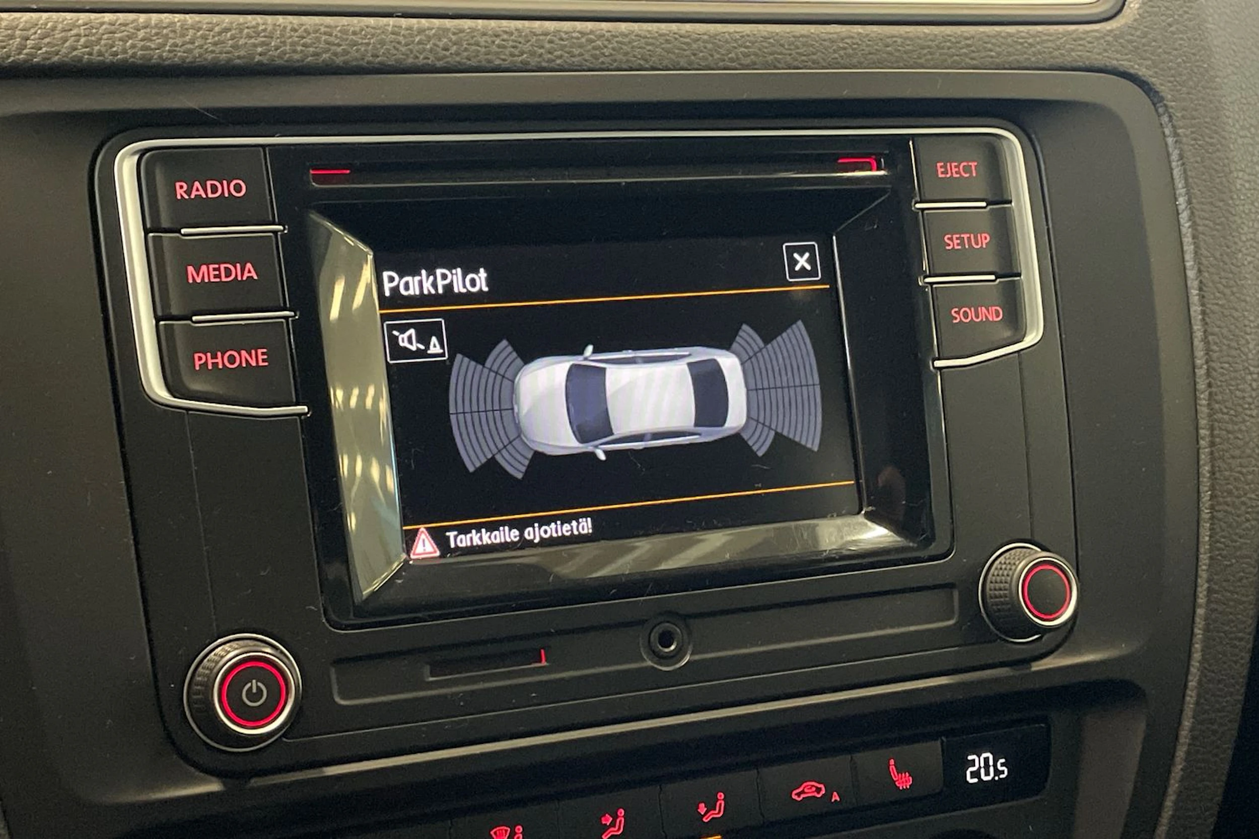 valkoinen Volkswagen Jetta 2016 kuva 18.