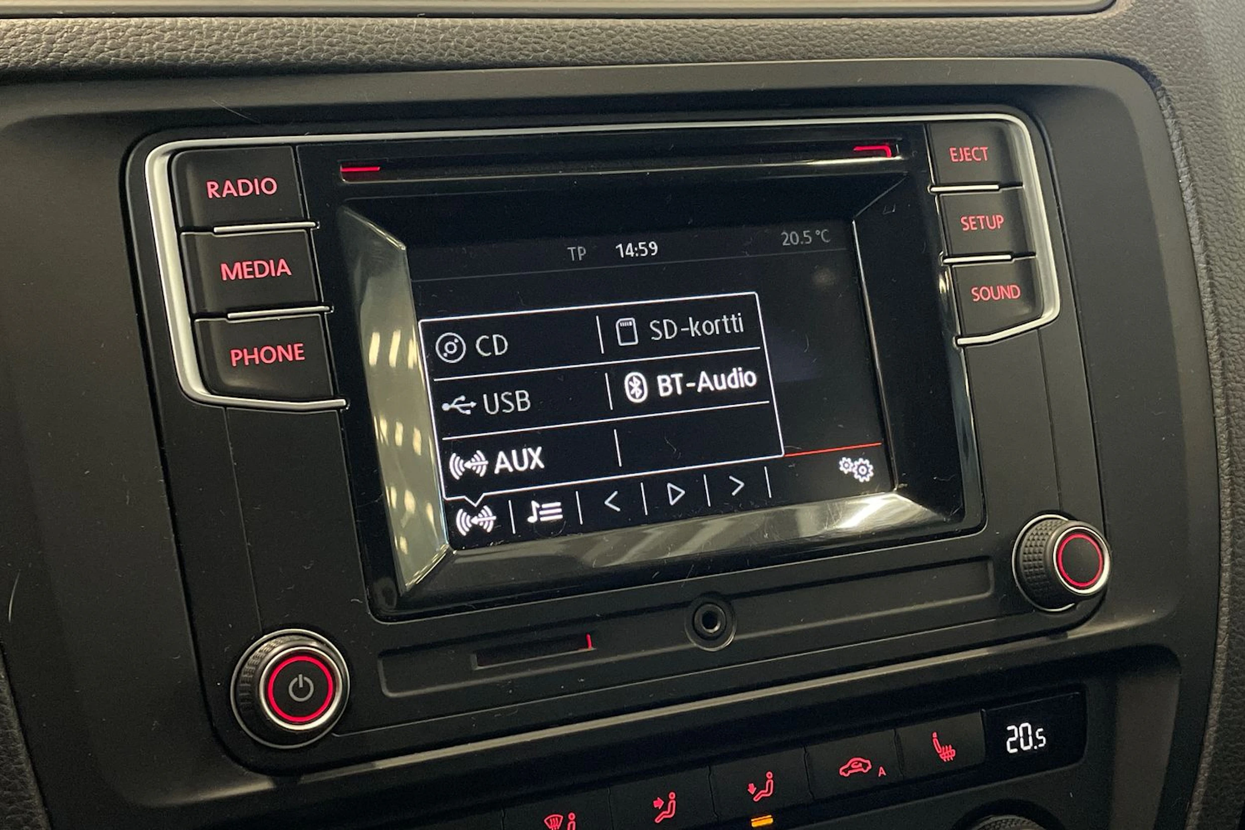 valkoinen Volkswagen Jetta 2016 kuva 19.