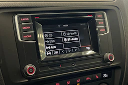 valkoinen Volkswagen Jetta 2016 kuva 19.