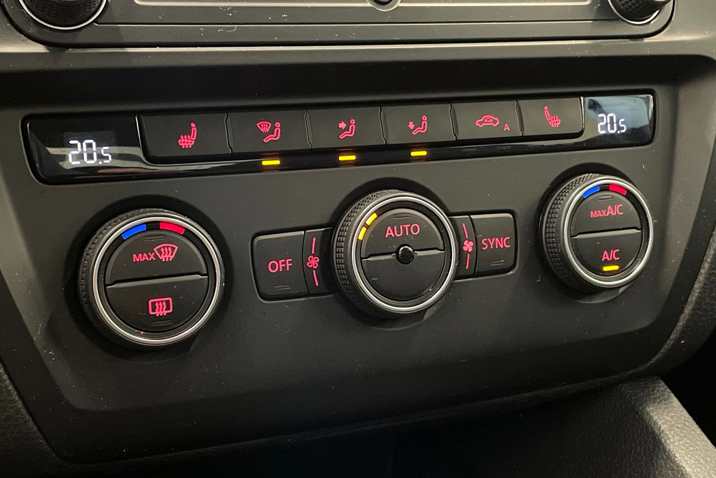valkoinen Volkswagen Jetta 2016 kuva 20.