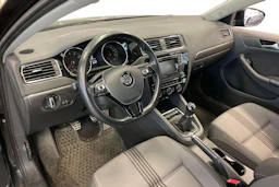 musta Volkswagen Jetta 2016 kuva 3.