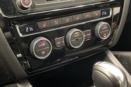 Ruskea (beige) Volkswagen JETTA 2016 kuva 14.