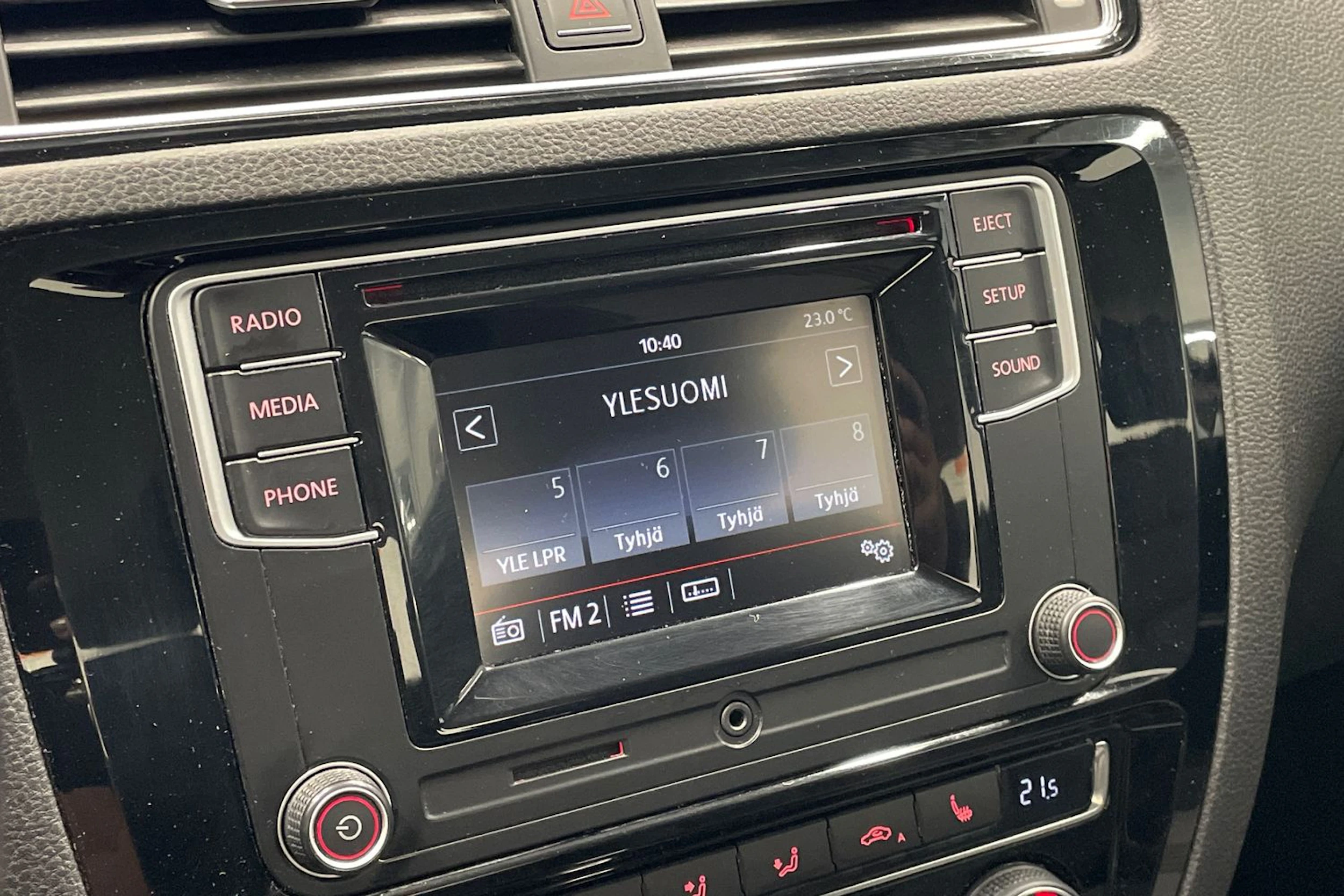 Ruskea (beige) Volkswagen JETTA 2016 kuva 15.