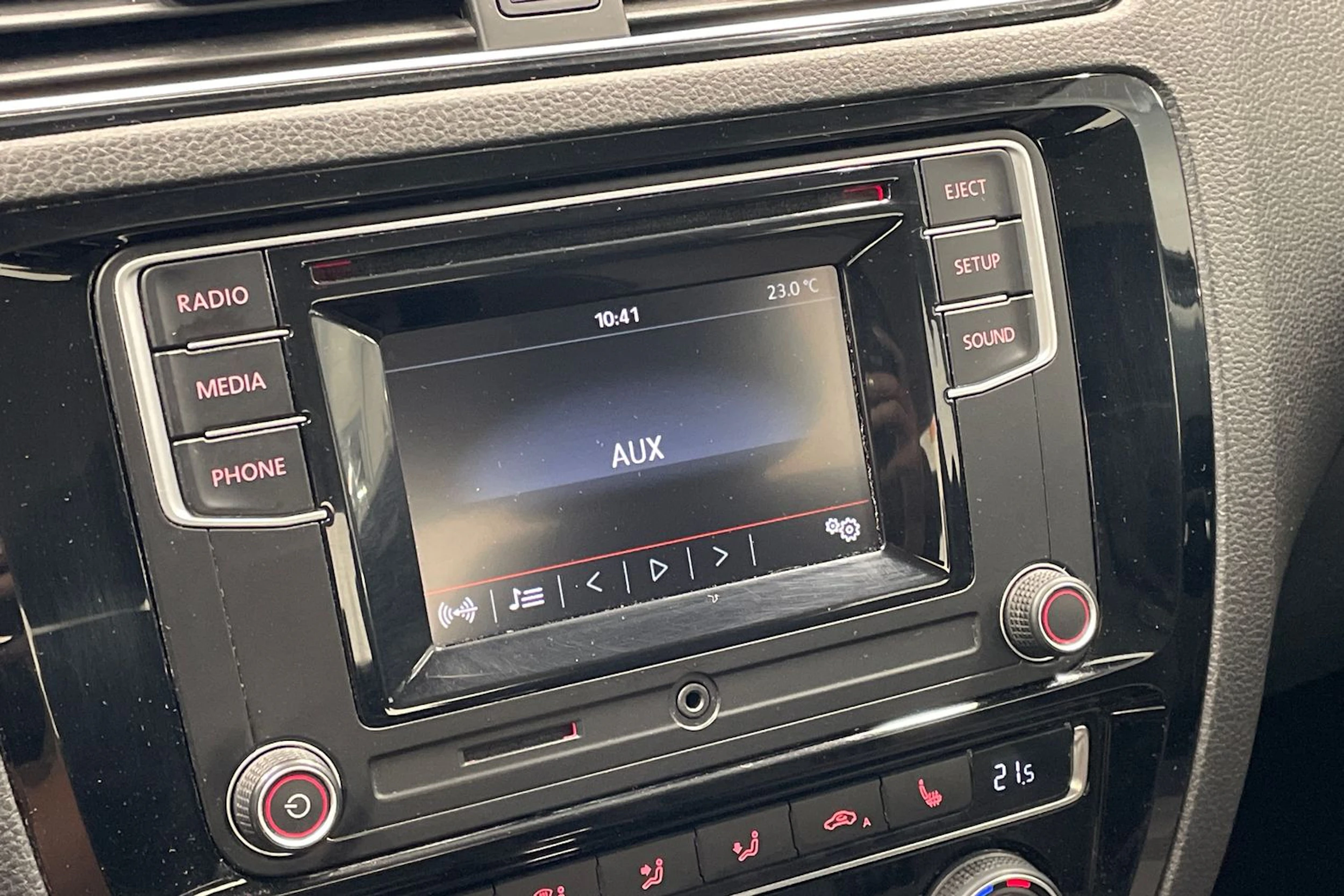 Ruskea (beige) Volkswagen JETTA 2016 kuva 16.