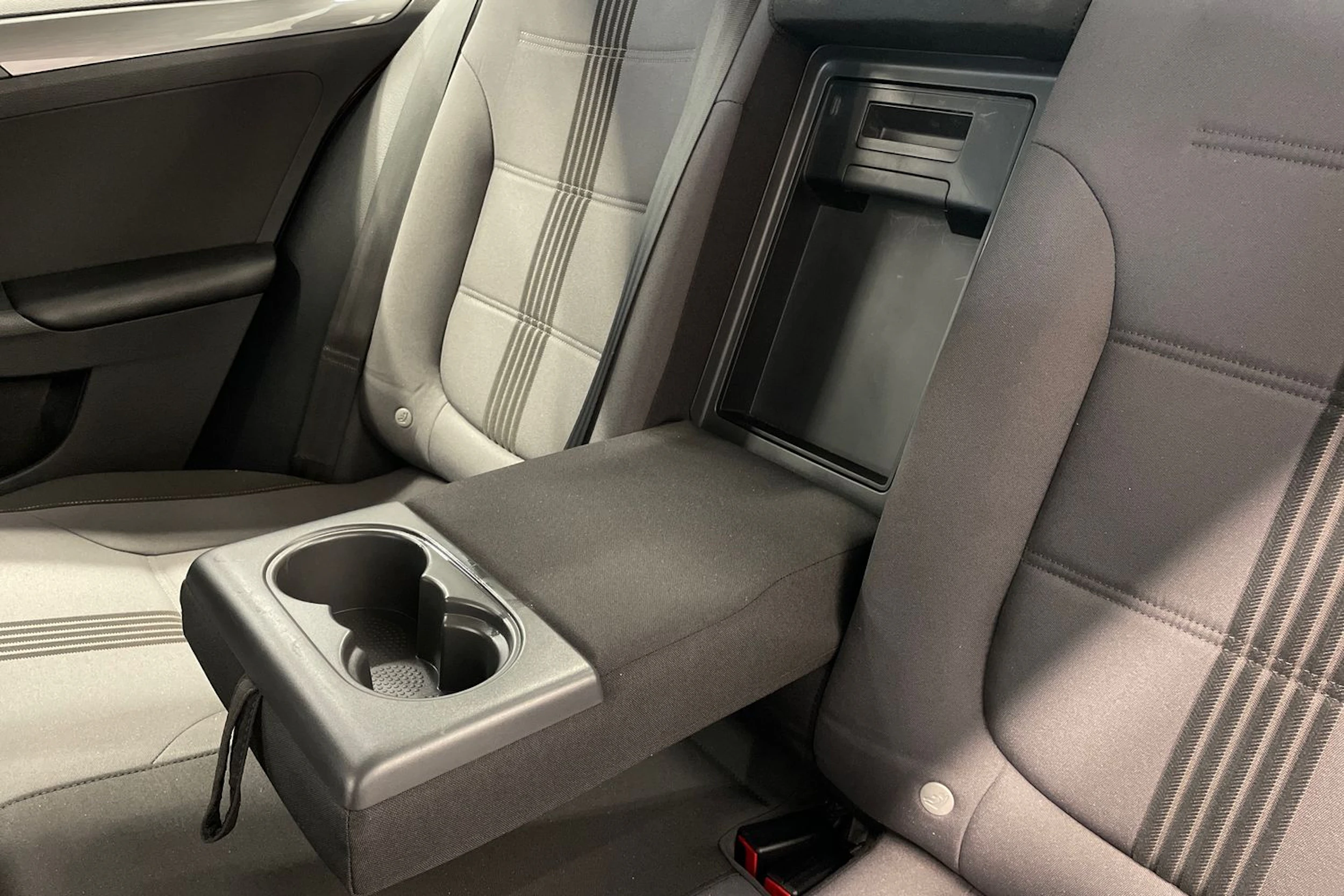 Ruskea (beige) Volkswagen JETTA 2016 kuva 21.