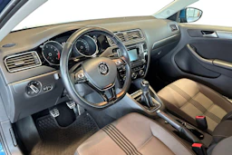 Sininen Volkswagen JETTA 2016 kuva 6.