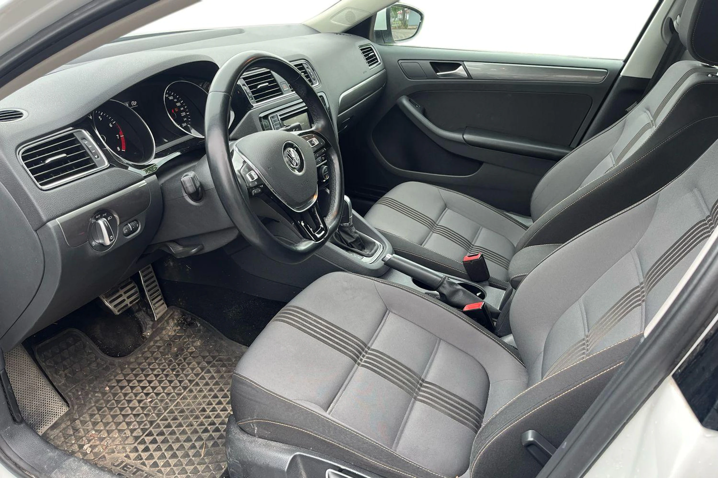valkoinen Volkswagen Jetta 2016 kuva 3.