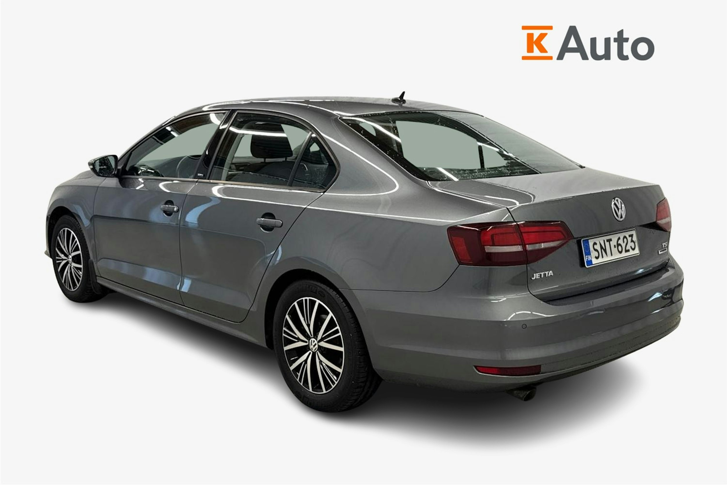 harmaa Volkswagen Jetta 2016 kuva 2.