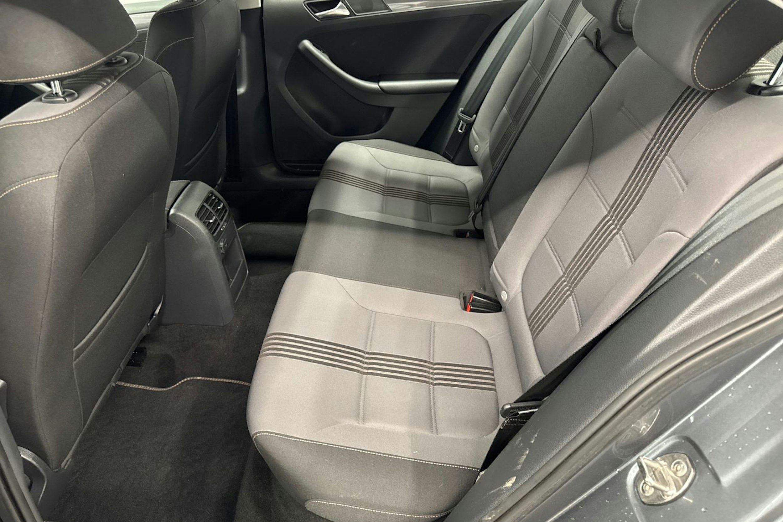 harmaa Volkswagen Jetta 2016 kuva 10.