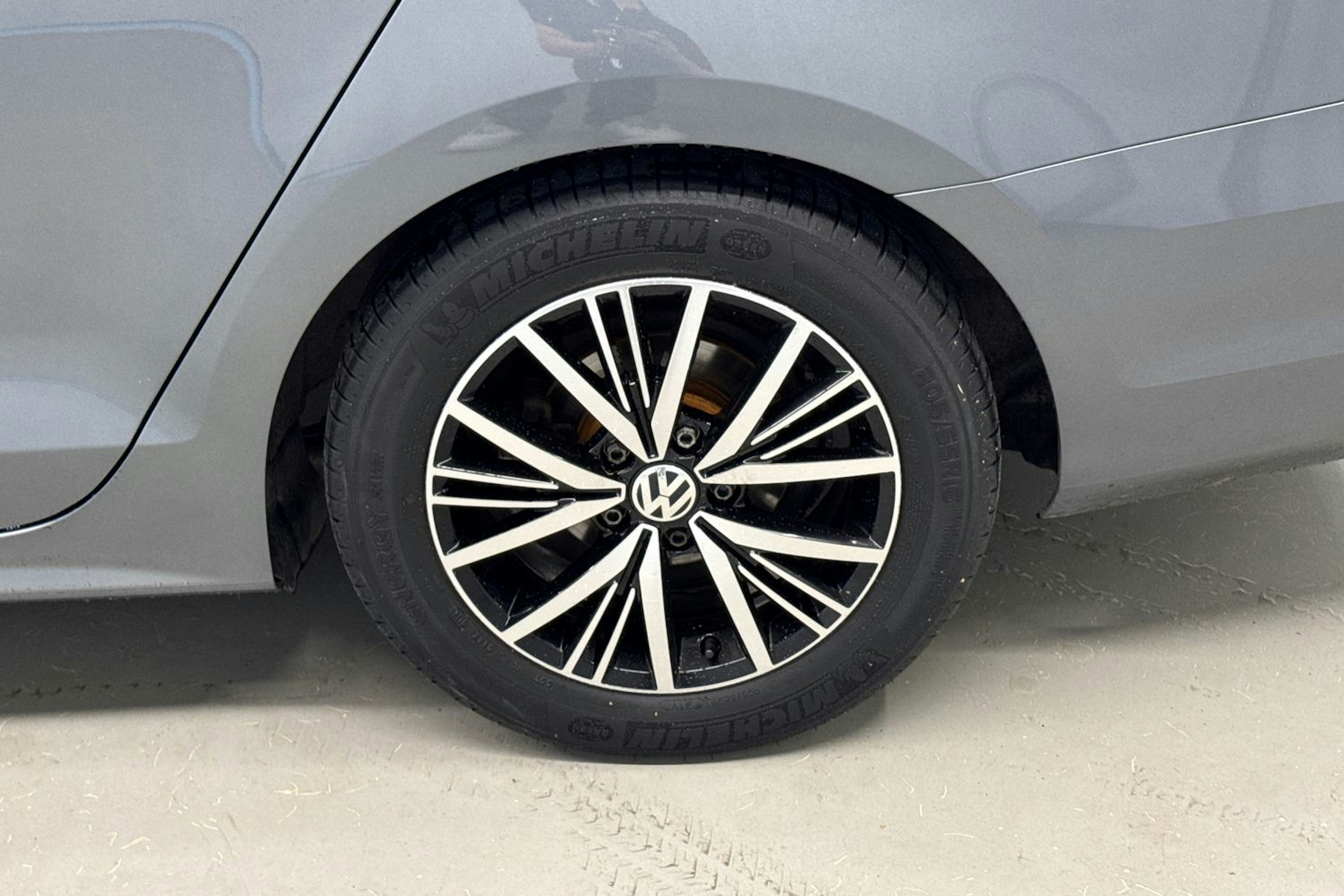 harmaa Volkswagen Jetta 2016 kuva 13.
