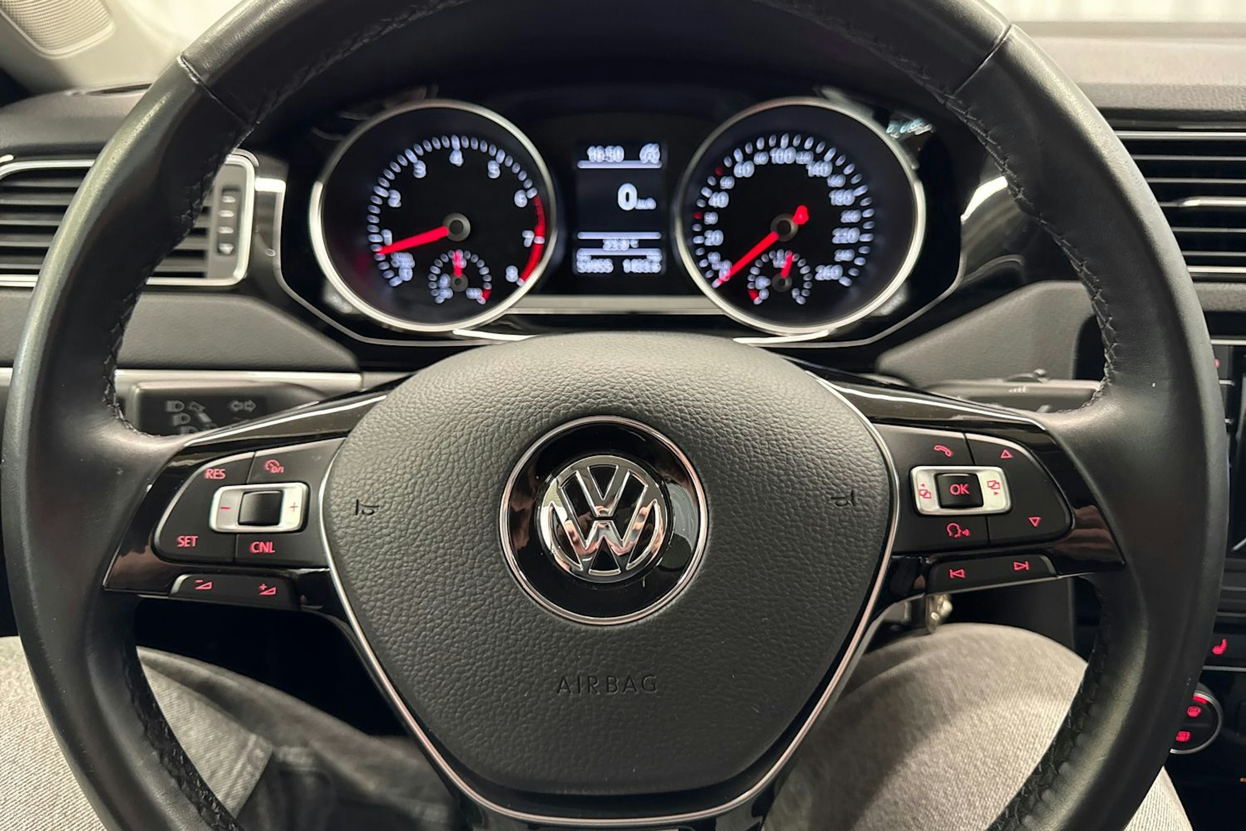 harmaa Volkswagen Jetta 2016 kuva 14.