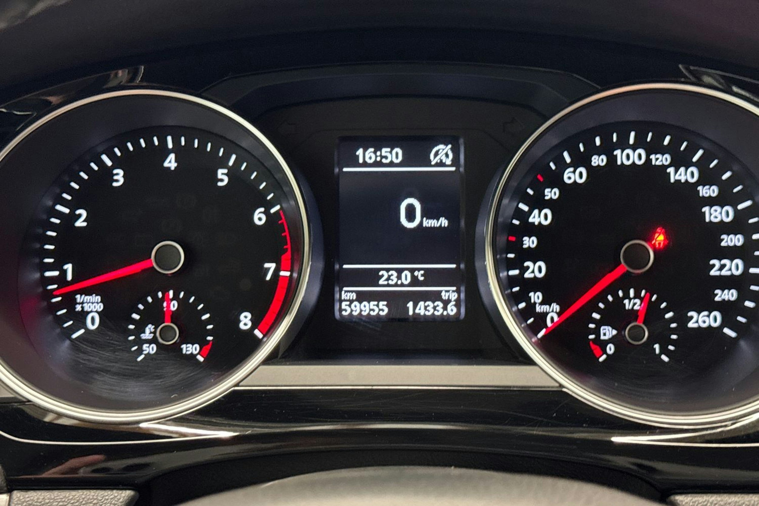 harmaa Volkswagen Jetta 2016 kuva 15.
