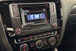harmaa Volkswagen Jetta 2016 kuva 16.