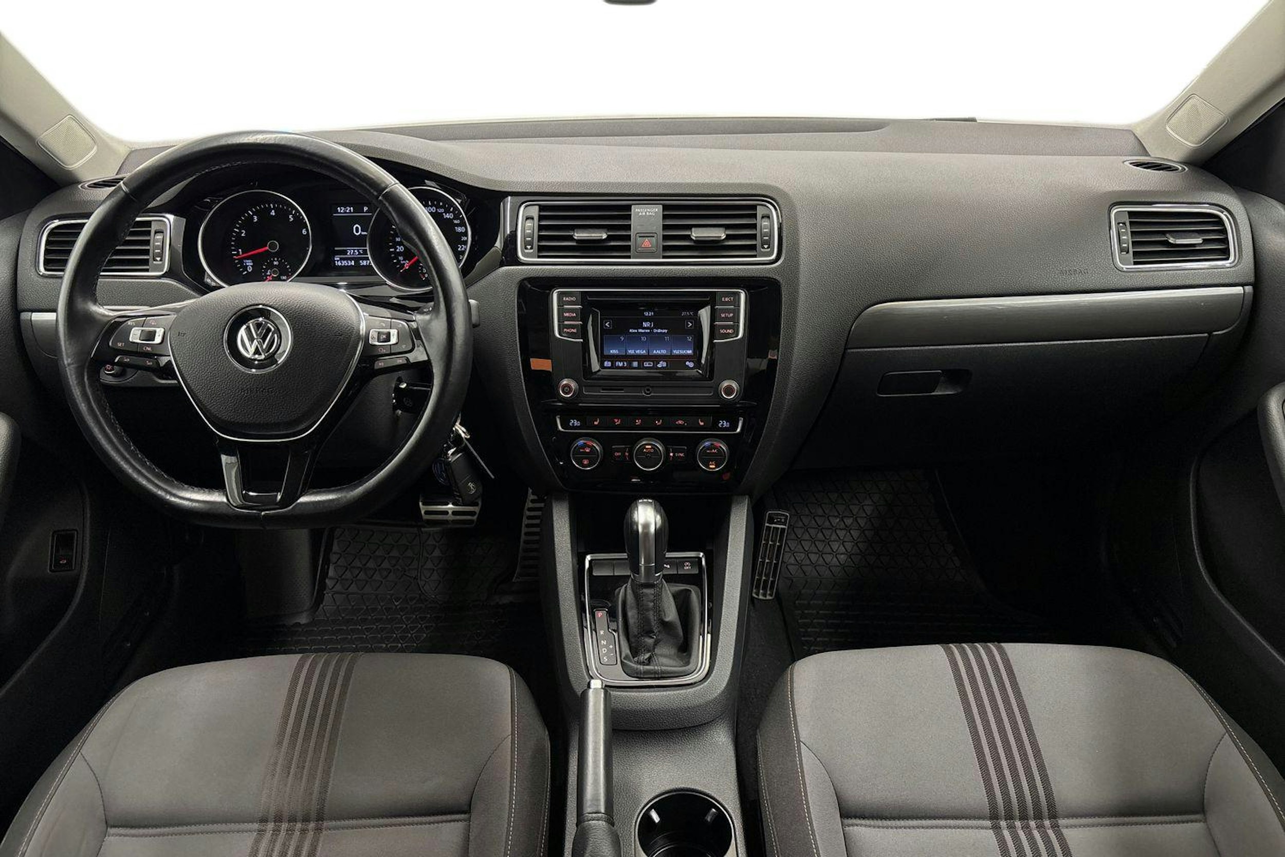 valkoinen Volkswagen Jetta 2016 kuva 7.