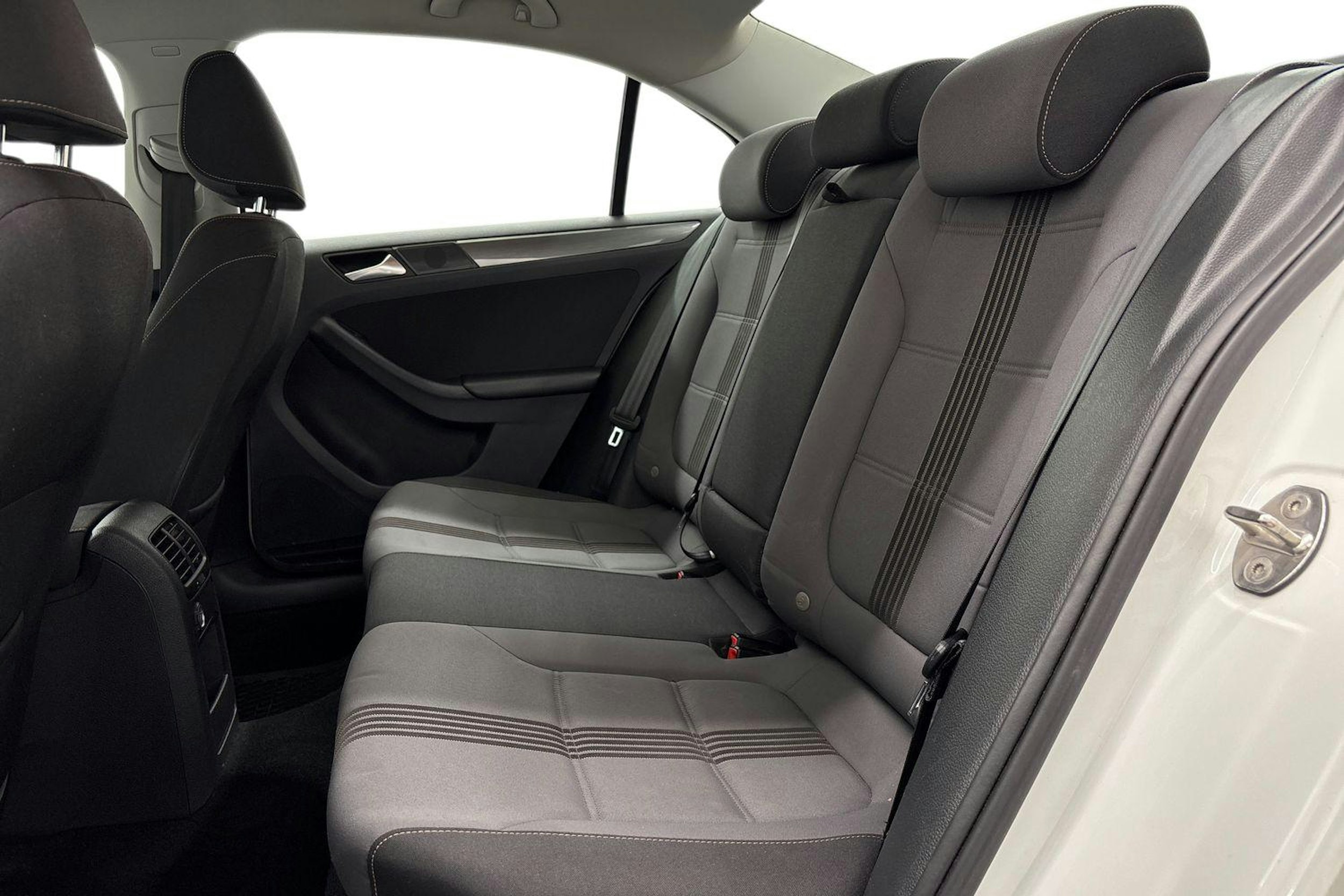 valkoinen Volkswagen Jetta 2016 kuva 8.