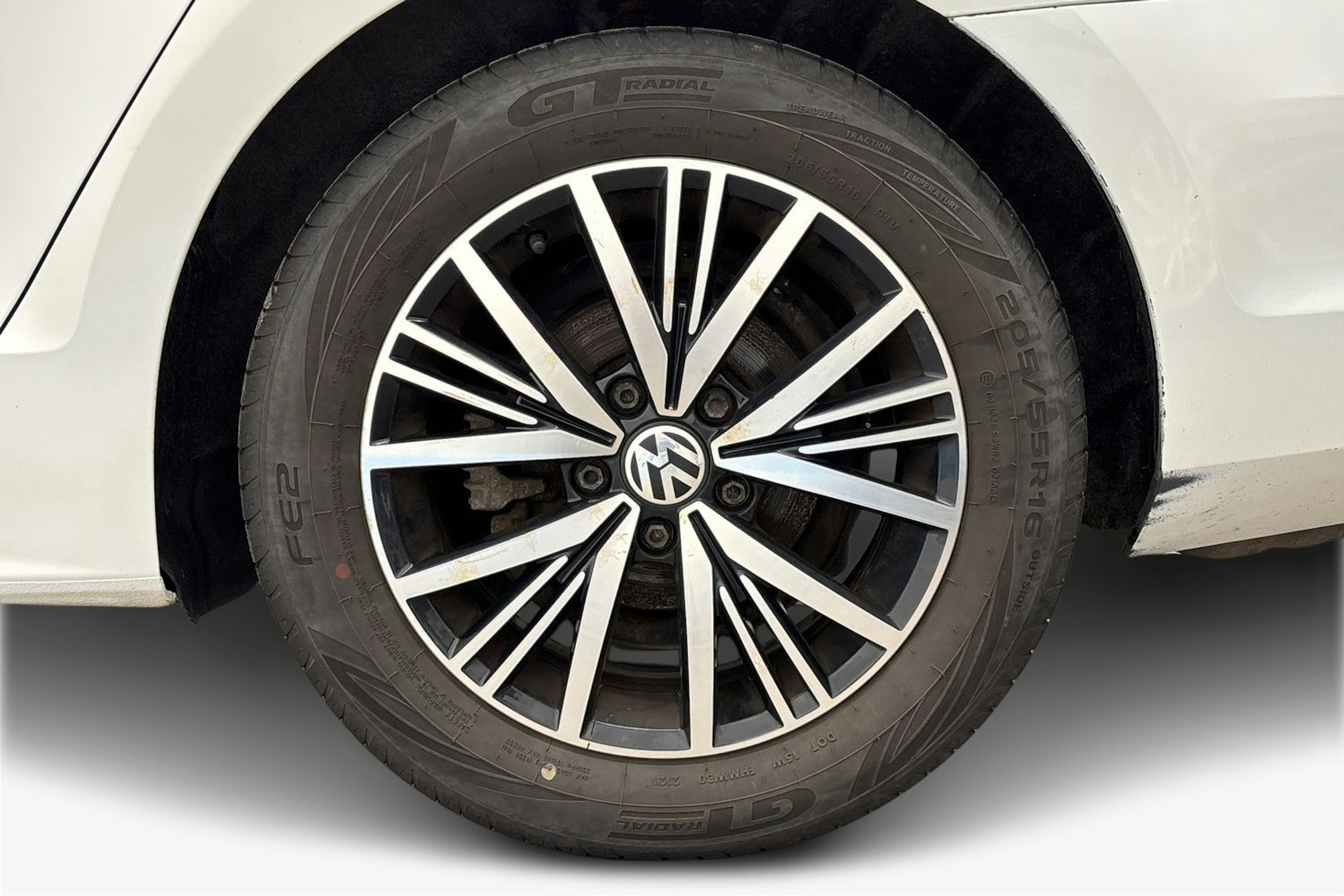 valkoinen Volkswagen Jetta 2016 kuva 9.