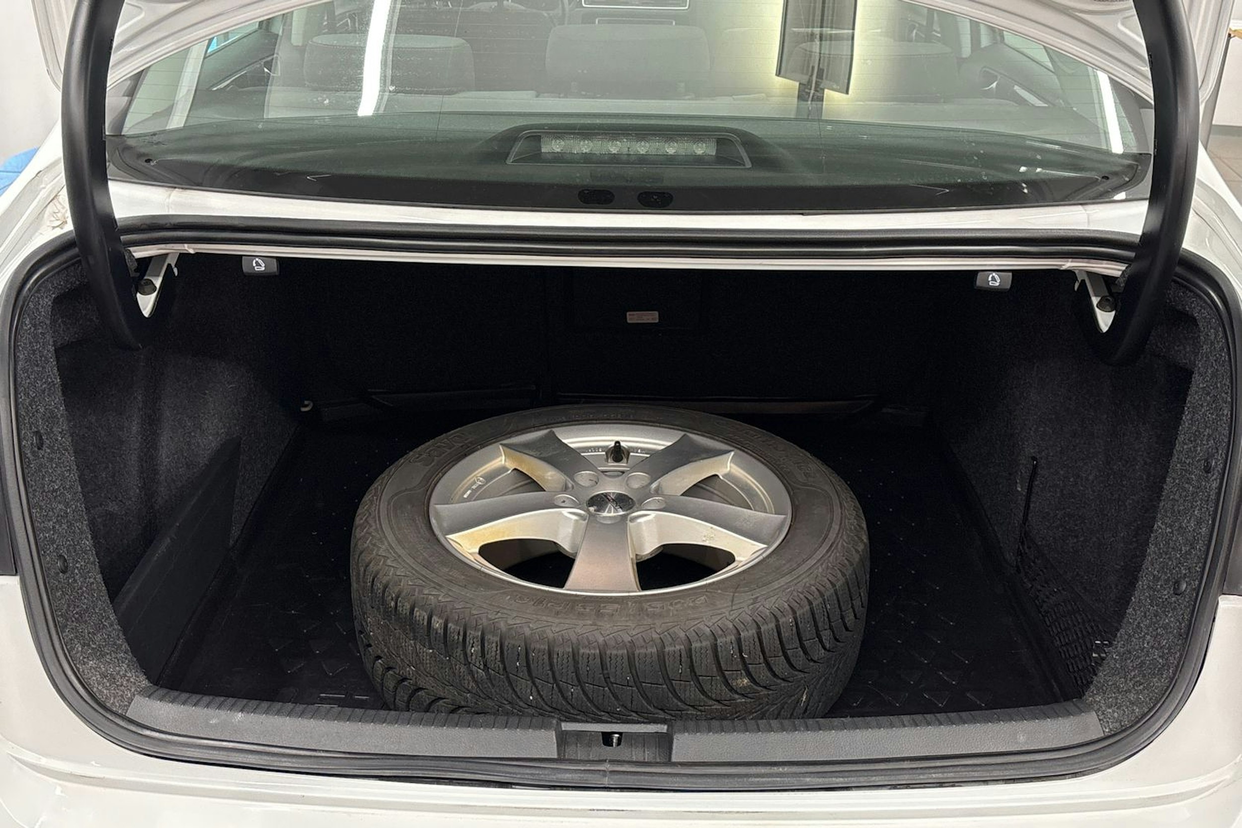 valkoinen Volkswagen Jetta 2016 kuva 16.