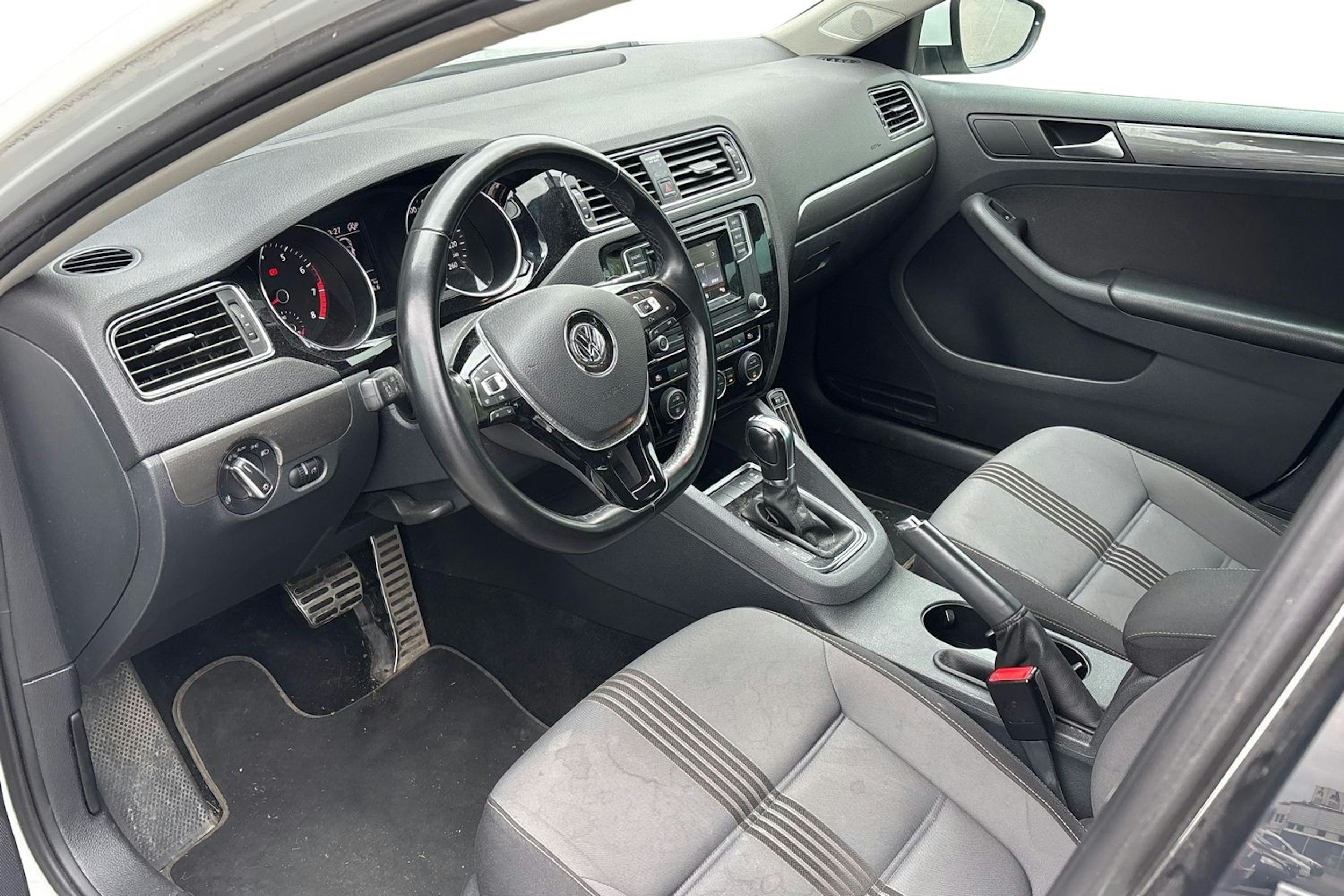 valkoinen Volkswagen Jetta 2016 kuva 3.