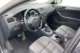 valkoinen Volkswagen Jetta 2016 kuva 3.