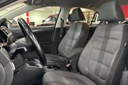 vihreä Volkswagen Jetta 2017 kuva 4.